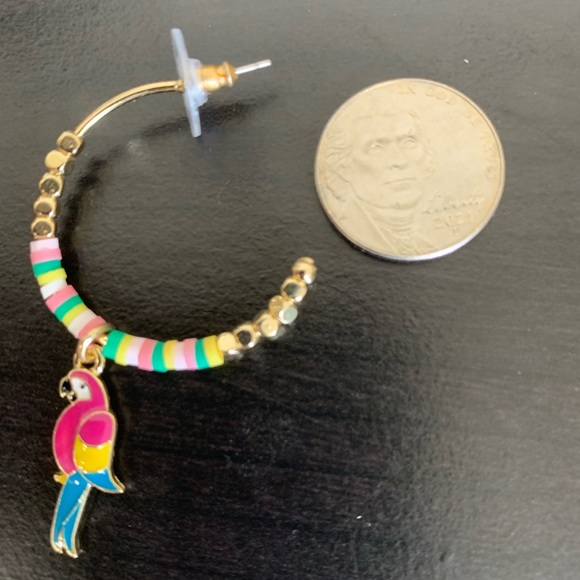 NWT *BOUTIQUE* BEADED HOOP EARRINGS w/TROPICAL BIRD SPRING/SUMMER - Picture 2 of 2